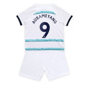 Chelsea Aubameyang #9 kläder Barn 2022-23 Bortatröja Kortärmad (+ korta byxor)